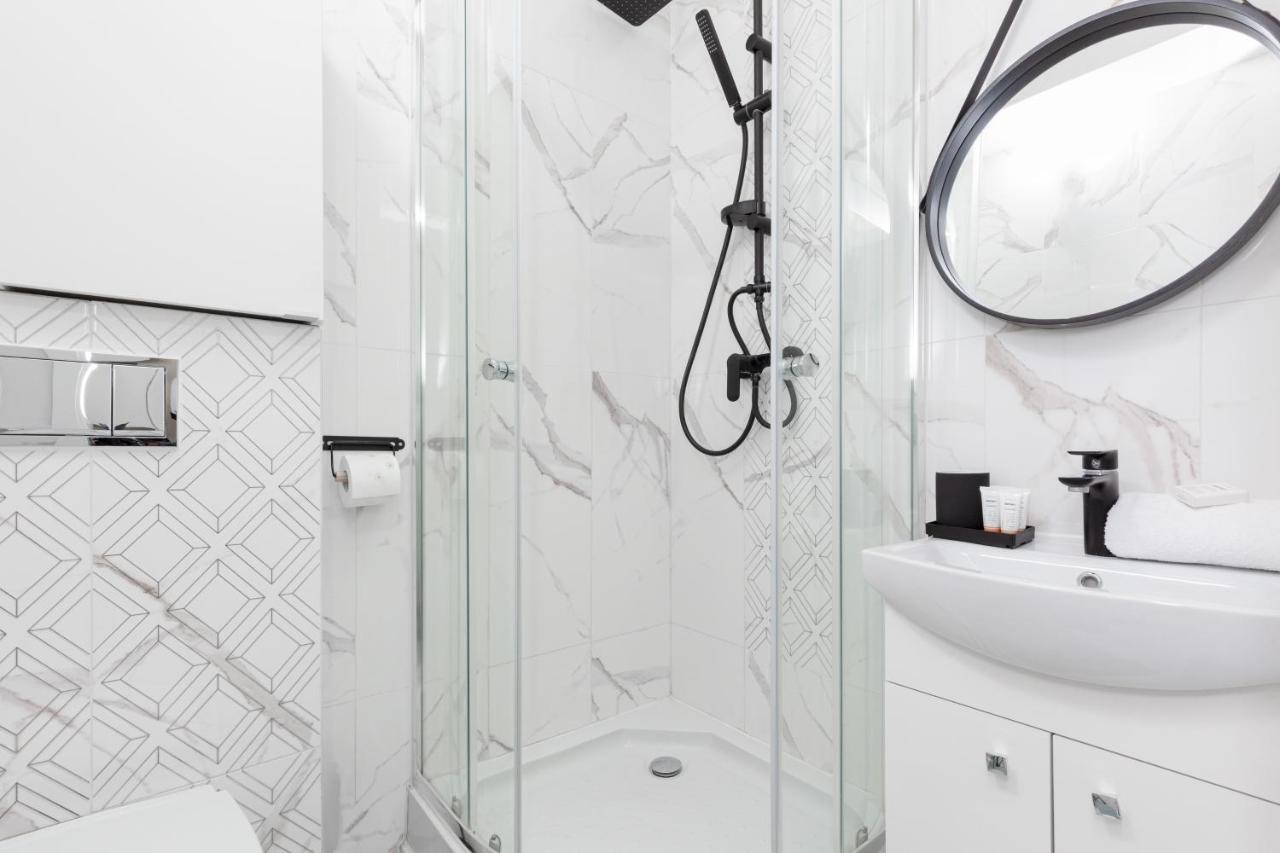 Micro Apartment Miaczynska By Noclegi Renters Varsavia Esterno foto
